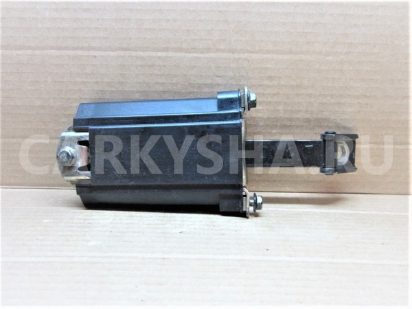 Ограничитель двери - Mercedes-Benz E-klasse II (W210, S210) Седан оригинальный номер A2107200116 , 2107200116 , 2027200216 , A2027200216 , 19690