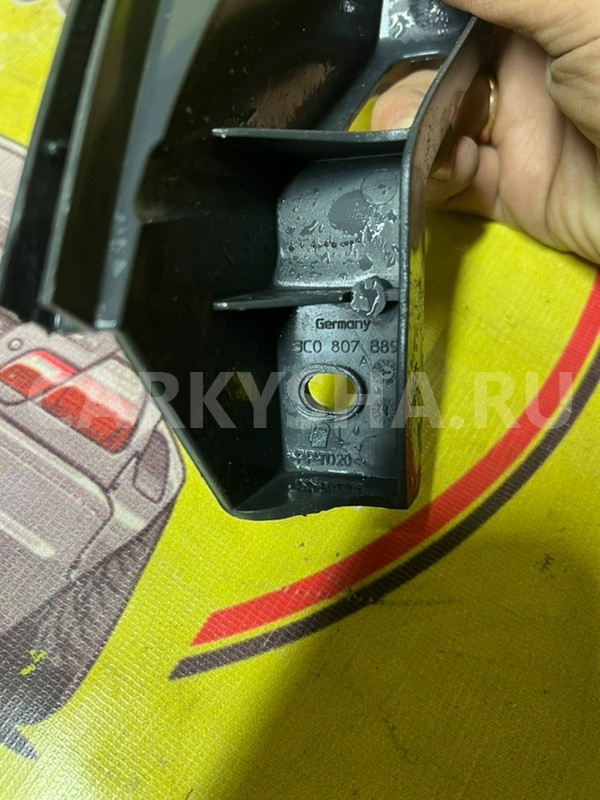 Крепление бампера переднее левое Volkswagen Passat Volkswagen Passat 