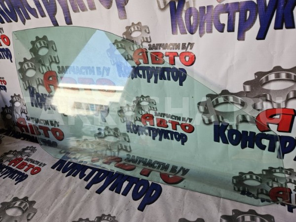 Стекло двери Audi A4 